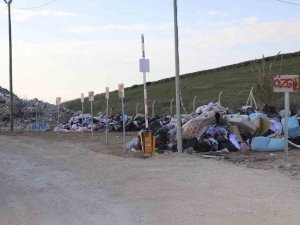 Adana’da Çöken Binaların Molozları Eşyalarıyla Birlikte Korunuyor