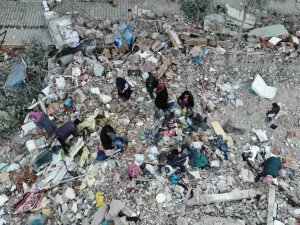 İ̇ç Savaştan Kaçtılar Depreme Yakalandılar
