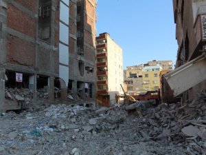 Diyarbakır’da 2 Müteahhit Yaptıkları Binanın Enkazında Hayatını Kaybetti