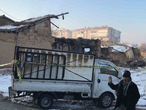 Konya’daki Yangında 7 Kişilik Aile Çatının Çökmesi Sonucu Hayatını Kaybetmiş