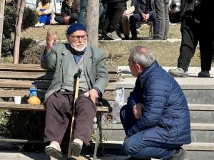 Ak Partili Şahin Tin Depremzedeler İçin Seferberliğini Sürdürüyor