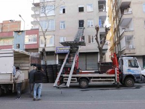 Fırsatçılar Deprem Dinlemedi Eşyalarını Kurtarmaya Çalışan Vatandaşları Hedef Aldı