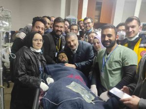 Adü Sağlık Ekibi Depremin 261’inci Saatindeki Kurtuluşa Destek Oldu