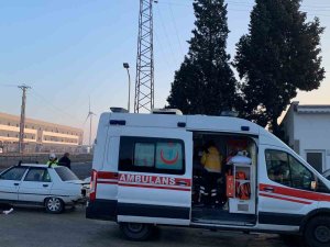Çerkezköy Yolunda İşçi Servisiyle Otomobil Çarpıştı