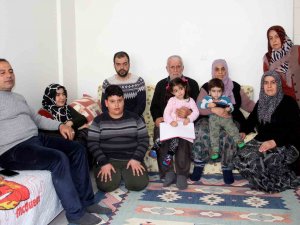 Kapılarını Depremzedelere Açan Hayırsevereler Fırsatçıları Utandırdı