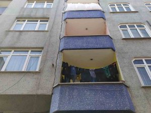 Esenler’de Çatlak Olan 2 Bina Boşaltıldı