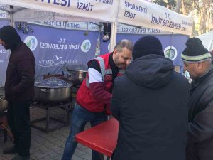 İ̇zmit Belediyesi Aşevi, Günde 7 Bin Kişiye Sıcak Yemek Dağıtıyor