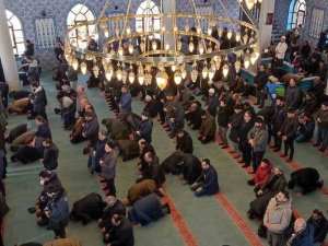Depremde Hayatını Kaybedenler İçin Gıyabi Cenaze Namazı Kılındı