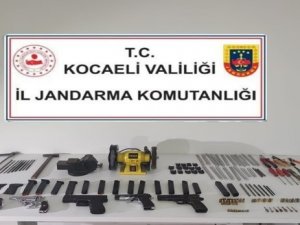 Evi Cephaneye Çevirmiş