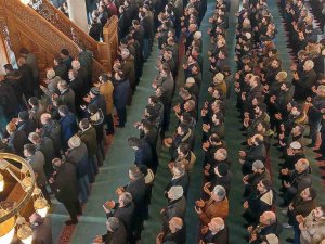 Depremde Hayatını Kaybedenler İçin Gıyabi Cenaze Namazı Kılındı