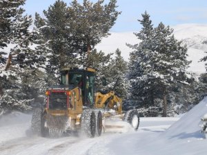 Erzincan’da Kardan 44 Köy Yolu Ulaşıma Kapalı