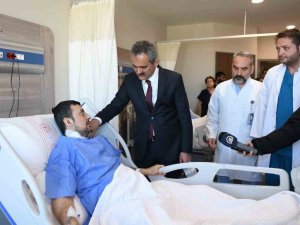 Milli Eğitim Bakanı Mahmut Özer Depremzede Öğretmenleri Ziyaret Etti