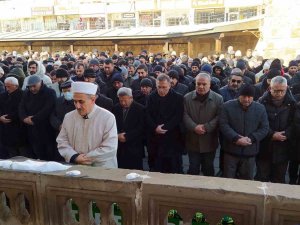 Yozgat’ta Depremlerde Hayatını Kaybedenler İçin Gıyabi Cenaze Namazı Kılındı