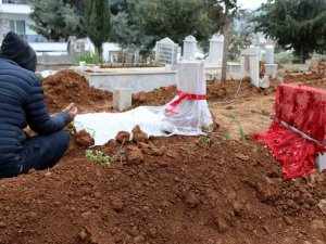 Mezarlıkta Yürek Yakan Manzara