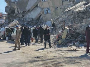 Savcıların Gözetiminde Yıkılan Binalardan Karot Ve Demir Örnekleri Alınıyor