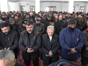 Depremde Hayatını Kaybedenler İçin Gıyabi Cenaze Namazı Kılındı