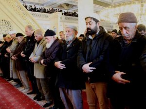Depremde Hayatını Kaybedenler İçin Konya’da Gıyabi Cenaze Namazı Kılındı