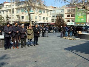 Depremde Hayatını Kaybedenler İçin Gıyabi Cenaze Namazı Kılındı