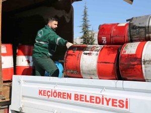 Keçiören Belediyesi Odun Sobası Ve Battaniyeleri Yola Çıkardı