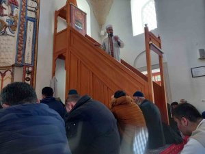 Cuma Namazı Sonrası Gıyabi Cenaze Namazı Kılındı