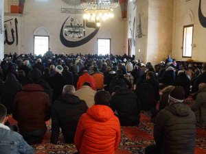 Depremlerde Hayatını Kaybedenler İçin Gıyabi Cenaze Namazı Kılındı
