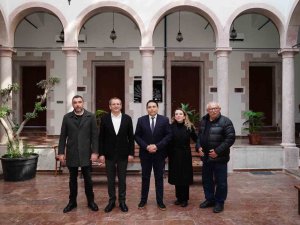 Komşudan Dayanışma Ve Destek Sürüyor