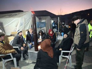 Başkan Özlü Depremzedelerle Buluştu Geçmiş Olsun Dileklerini İletti
