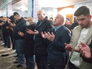 Depremde Hayatını Kaybedenler İçin Gıyabi Cenaze Namazı Kılındı