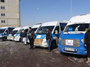 Yüksekova’daki Minibüsçüler Bir Günlük Kazançlarını Depremzedelere Bağışladı