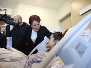 Akşener, Adana’da Depremde Yaralananları Ziyaret Etti