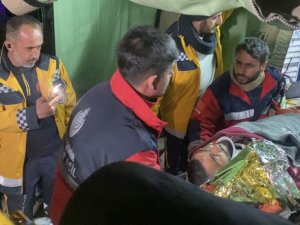 278’inci Saatte Enkazdan Çıkartılan Hakan, Sahra Hastanesinde Tedavisinin Ardından Üniversite Hastanesine Sevk Edildi