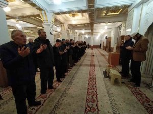 Van’da Miraç Kandili’nde Eller, Depremzedeler İçin Semaya Açıldı