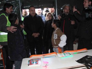 Depremzedelerden Dışişleri Bakanı Çavuşoğlu’na İlginç Talep Ve Şikayetler