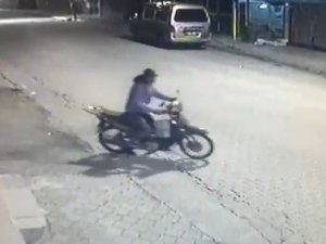 Motosiklet Hırsızı Önce Kameraya Sonra Polise Yakalandı