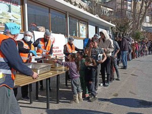 Erzincan Şehit Aileleri Koruma Derneği Üyeleri Depremzedeleri Yalnız Bırakmadı