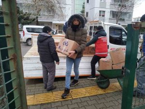 Fabrika Gibi Liseden Deprem Bölgesine Hijyen Malzemesi