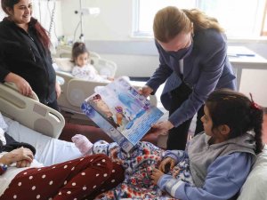 Deü Rektörü Hotar’dan Depremzedelere Moral Ziyareti