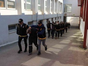 Depremzedelerin Araçlarını Çalan 12 Zanlı Yakalandı