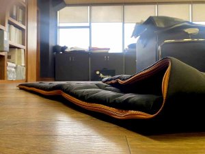 Kendi İşini Bırakıp Deprem Bölgesi İçin Uyku Tulumu Üretmeye Başladı