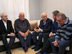 Kılıçdaroğlu’ndan Yenimahalle’deki Depremzedelere Ziyaret