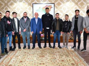 Deprem Bölgesine Yardıma Giden Öğrenciler Geri Döndü