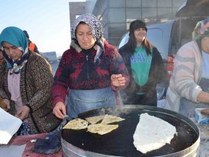 İ̇l İl Deprem Bölgelerini Dolaşıp Gözleme Yapıyorlar