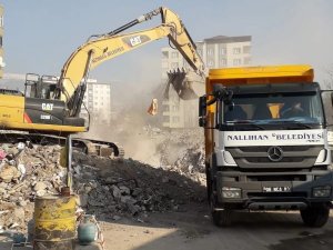 Nallıhan Belediyesi Deprem Bölgelerindeki Çalışmalarını Sürdürüyor