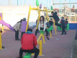 Deprem Korkusu Yerini Çocuk Cıvıltısına Bıraktı