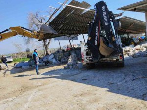Ula Belediye Ekipleri Deprem Bölgesinde Çalışmalarını Sürdürüyor