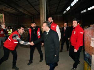 Vali Aksoy, Kızılay Deposunu İnceledi.