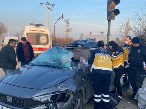 Tıra Arkadan Çarpan Otomobilin Kadın Sürücüsü Hayatını Kaybetti