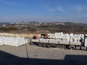 Deprem Bölgesindeki Çiftçiler İçin 3 Tır Dolusu Hayven Yemi Desteği