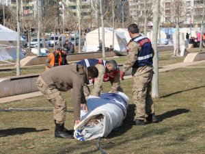 Diyarbakır’da Çadırlar Tek Noktaya Toplandı