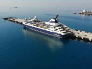 Depremzedeler İçin Bin 56 Kişilik Kruvaziyer Gemisi İ̇skenderun’a Geldi